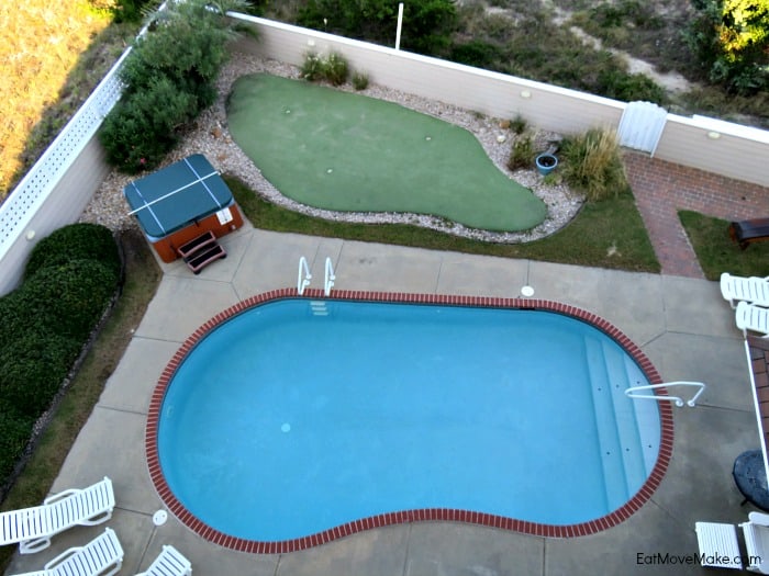 swimming pool, hot tub and putting green - Walkin' On Sunshine - Avon NC Beach House