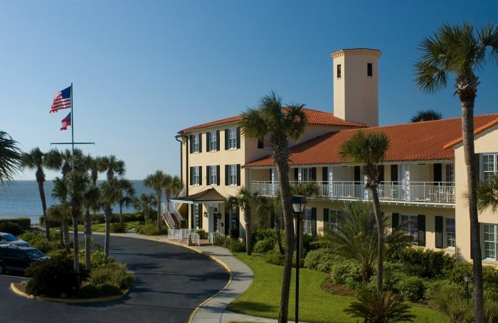 historic-building-entrance-king-and-prince-beach-resort