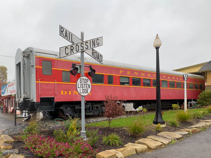 railroad crossing sign