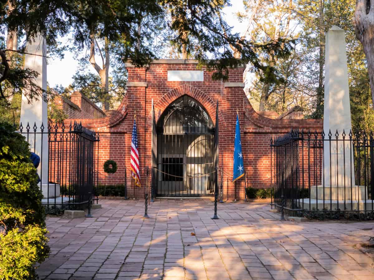 George Washington burial crypt at Mount Vernon