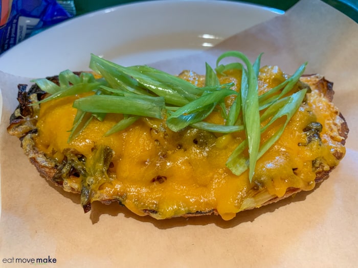 cheddar and scallions tartin