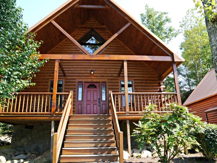 White Oak Lodge Resort cabin front porch