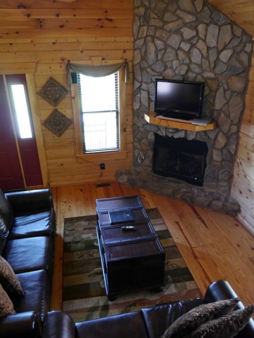 White Oak Lodge Resort cabin living room