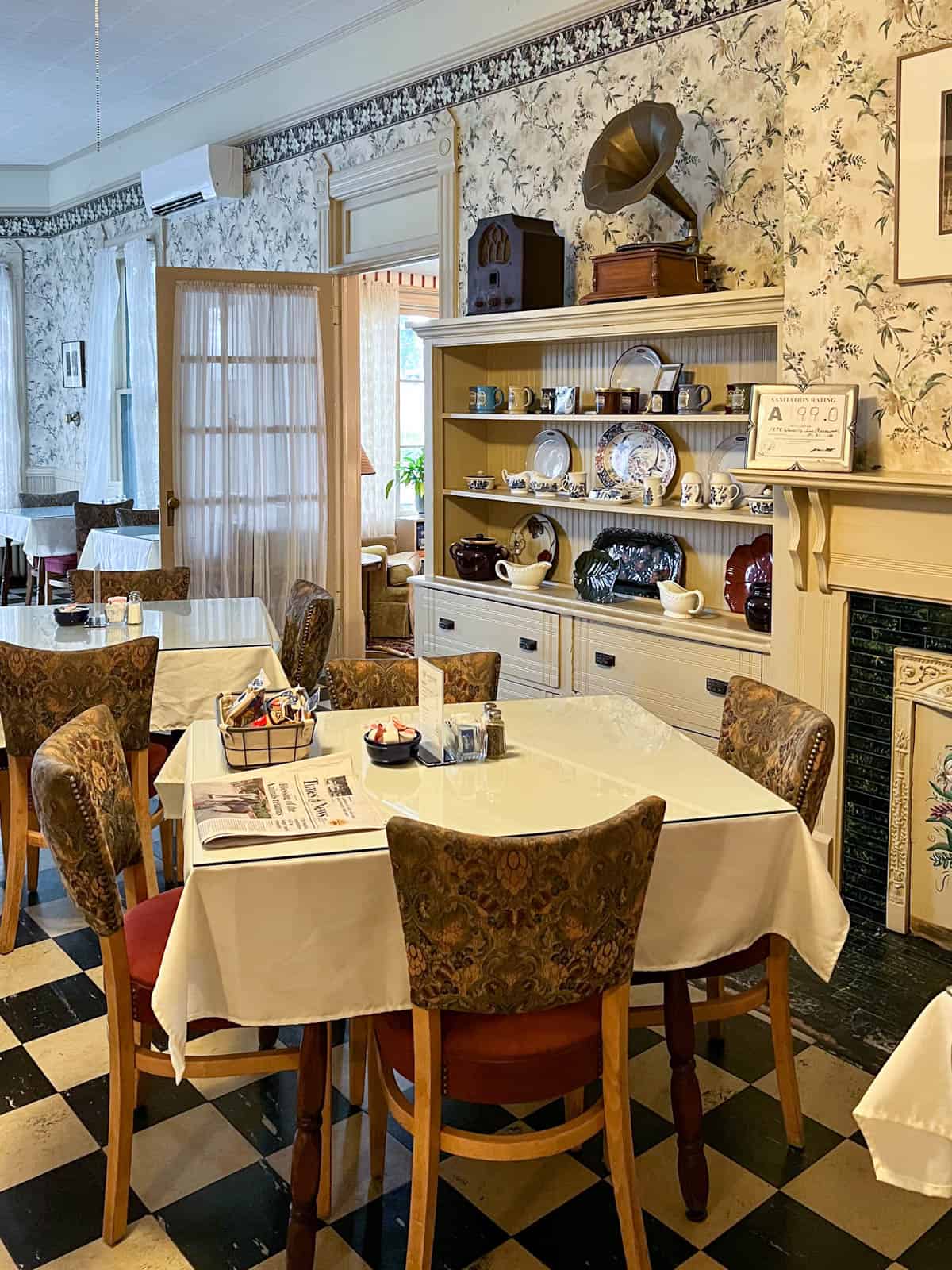 breakfast area Waverly Inn