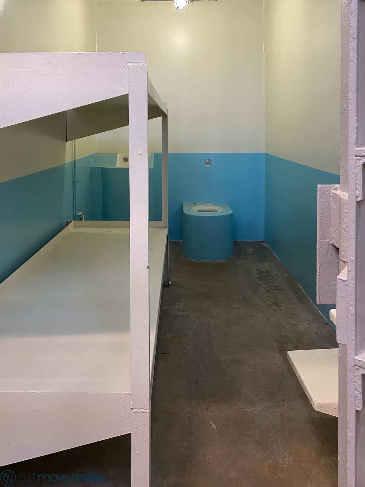double prisoner cell