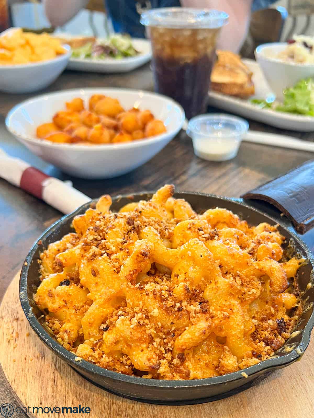 wisconsin mac and cheddar