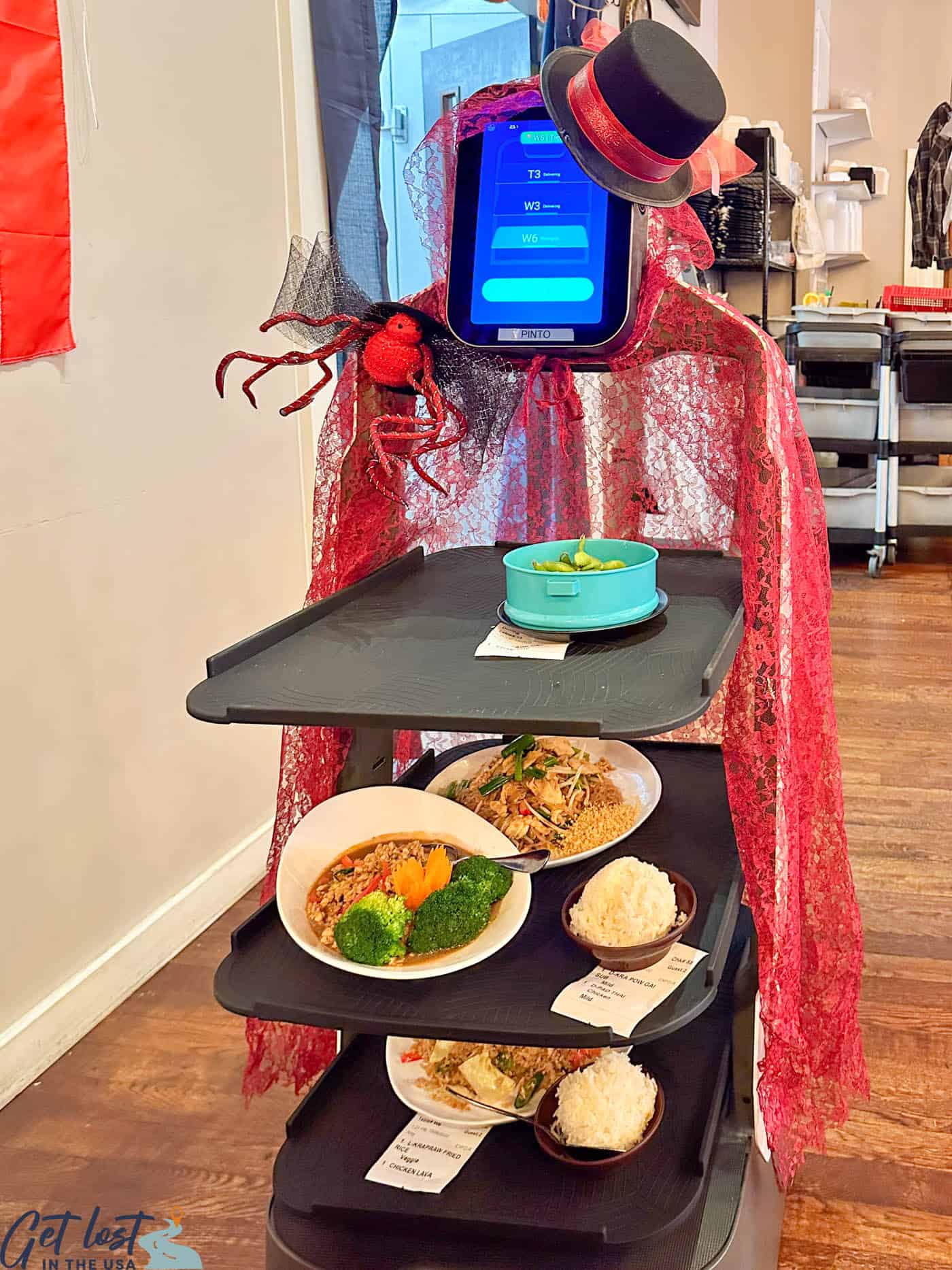 robot delivering meals at Pinto Thai