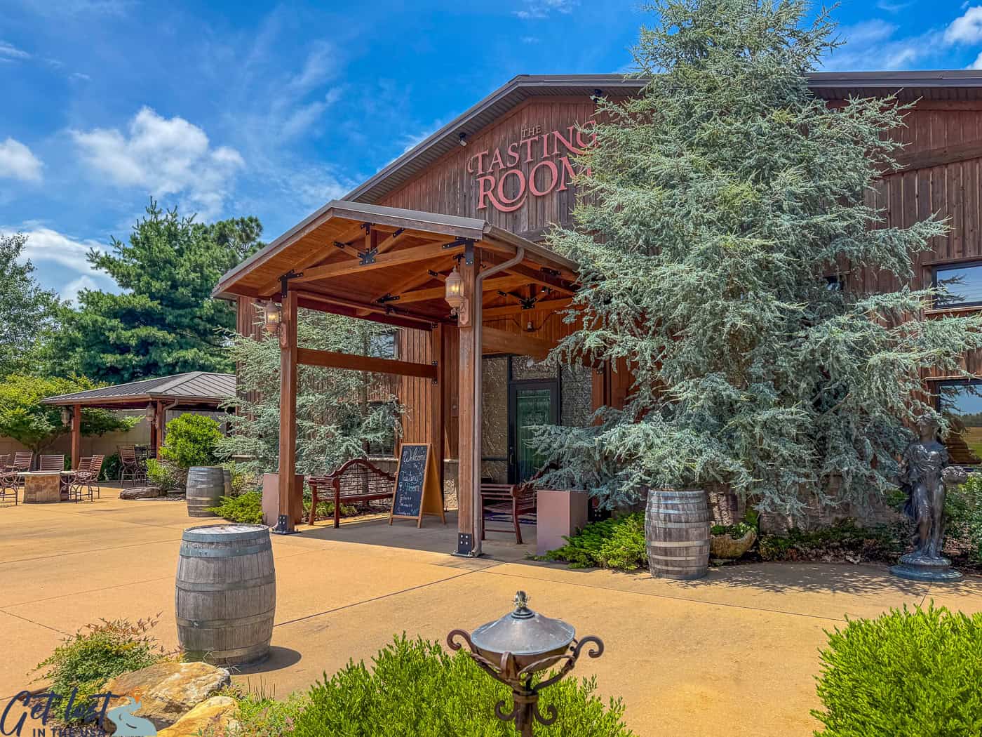 Walker's Bluff tasting room exterior.