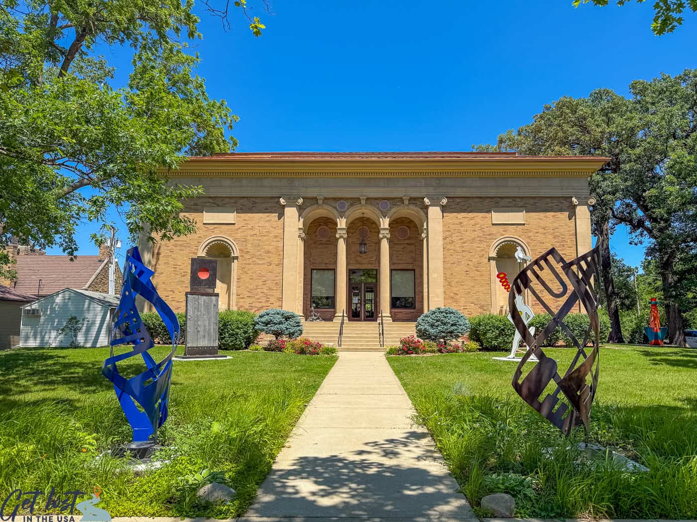 exterior of Blanden Memorial Art Museum.