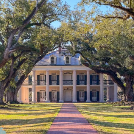 view of Oak Alley Plantation house in day.