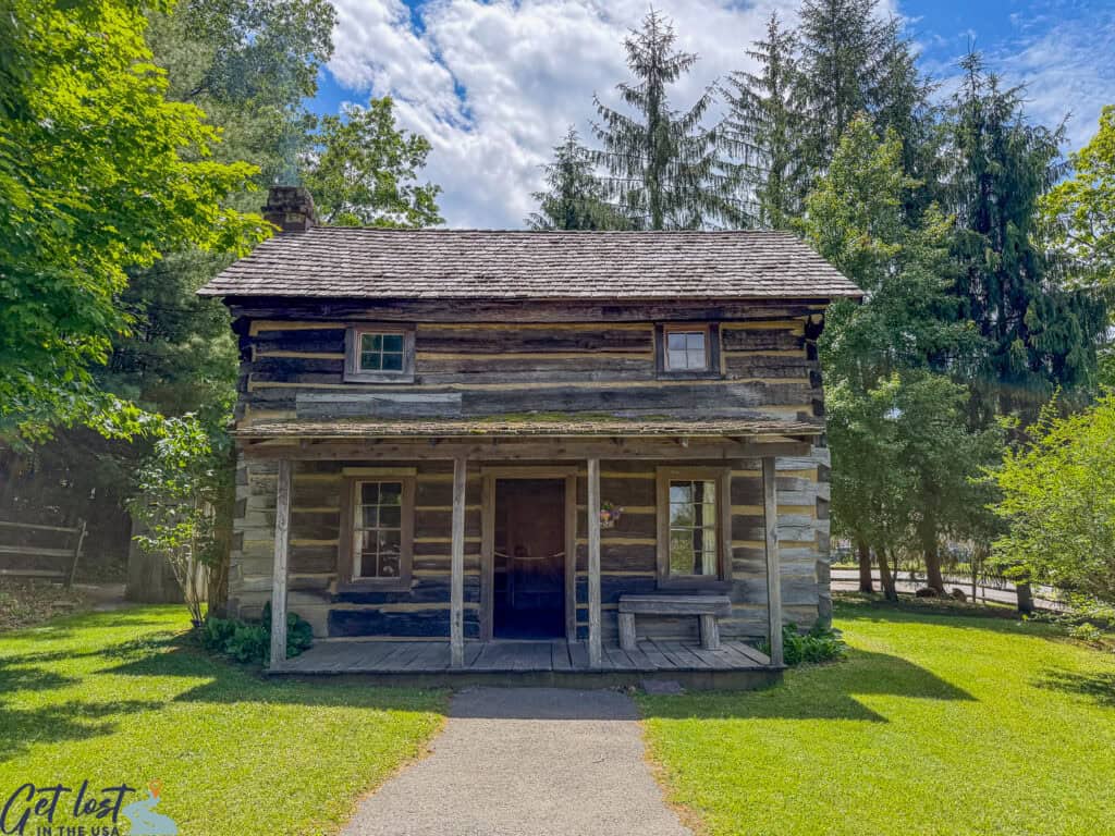 exterior of Mountain Homestead log cabin.